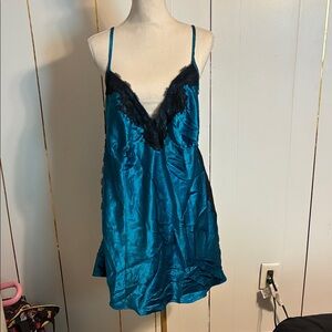 Elegant Blue Lace Trim Chemise